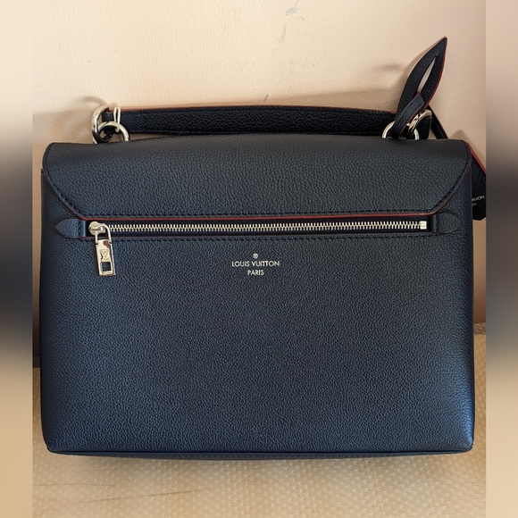 Louis Vuitton - MyLockMe BB Calfskin Leather Crossbody - Navy - Excellent - Picture 2 of 13